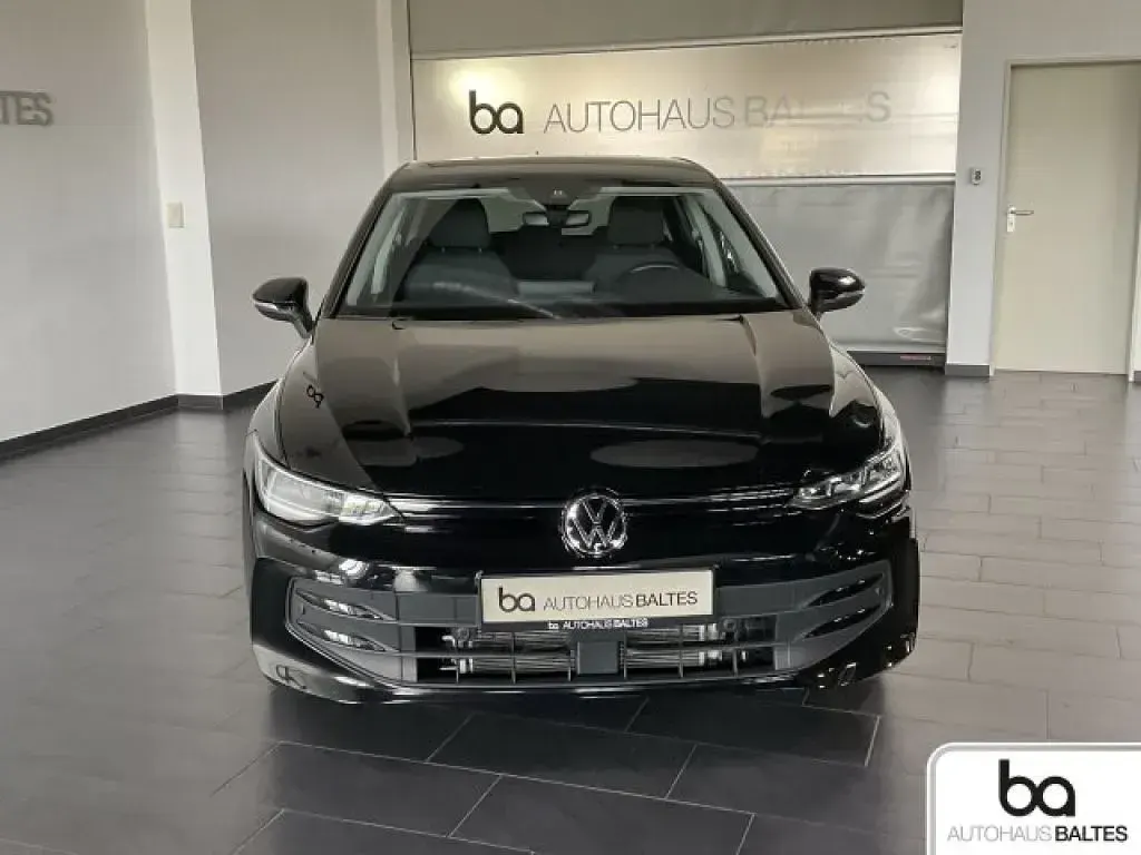 Gebraucht VW Golf VIII Life 150 PS (110 kW) 2025 Grenadillschwarz (metallic) Limousine