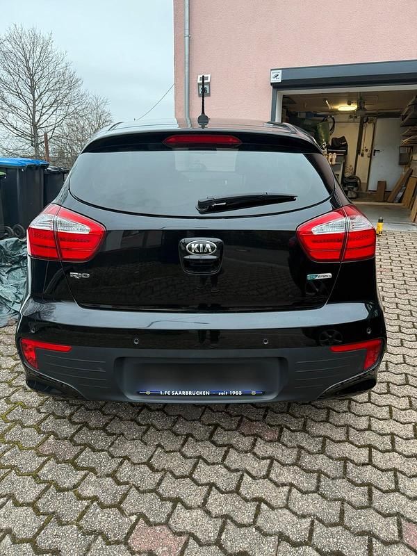 Gebraucht Kia Rio Platinum Edition 90 PS (66 kW) 2015 Schwarz Kleinwagen