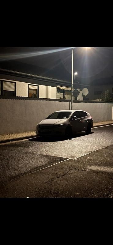 Gebraucht Honda Insight Hybrid 88 PS (64 kW) 2011 Weiß Kleinwagen