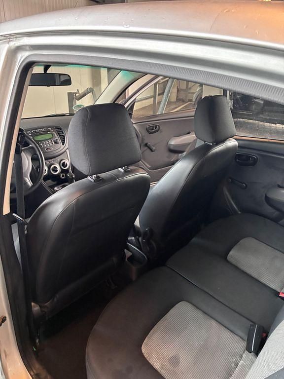 Gebraucht Hyundai i10 Classic 67 PS (49 kW) 2010 Silber Kleinwagen