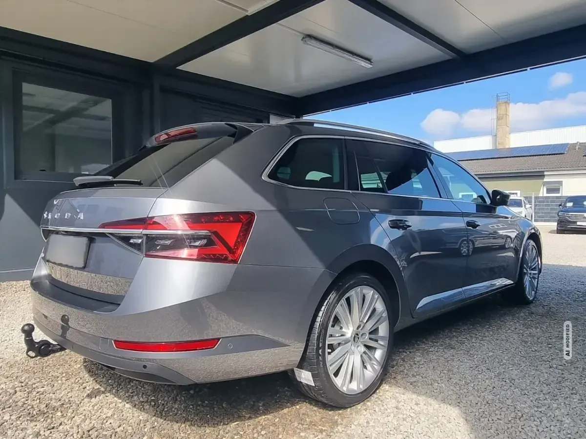 Gebraucht Skoda Superb 150 PS (110 kW) 2024 Metallic