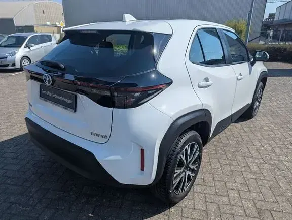 Gebraucht Toyota Yaris 116 PS (85 kW) 2023 Schneeweiß Kleinwagen