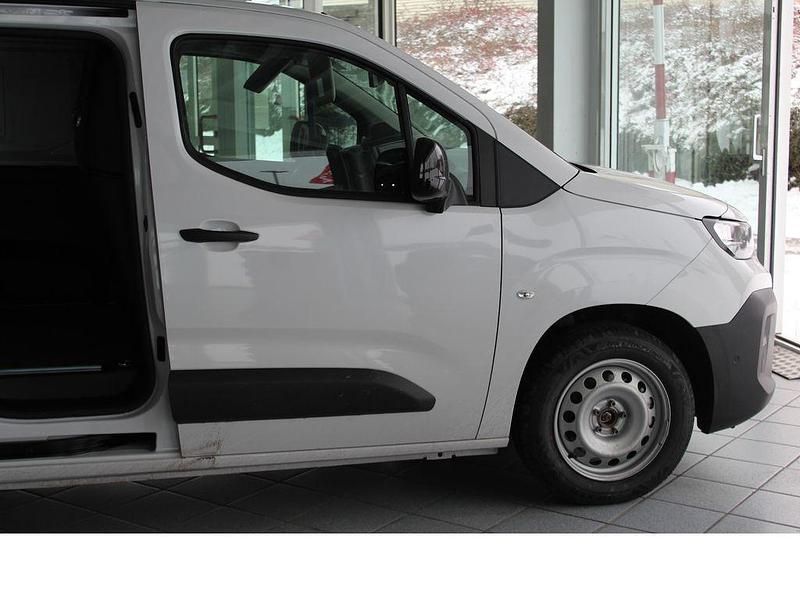 Neu Citroën Berlingo 131 PS (96 kW) 2026 Lackierung weiss icy/deckende Van / Kleinbus