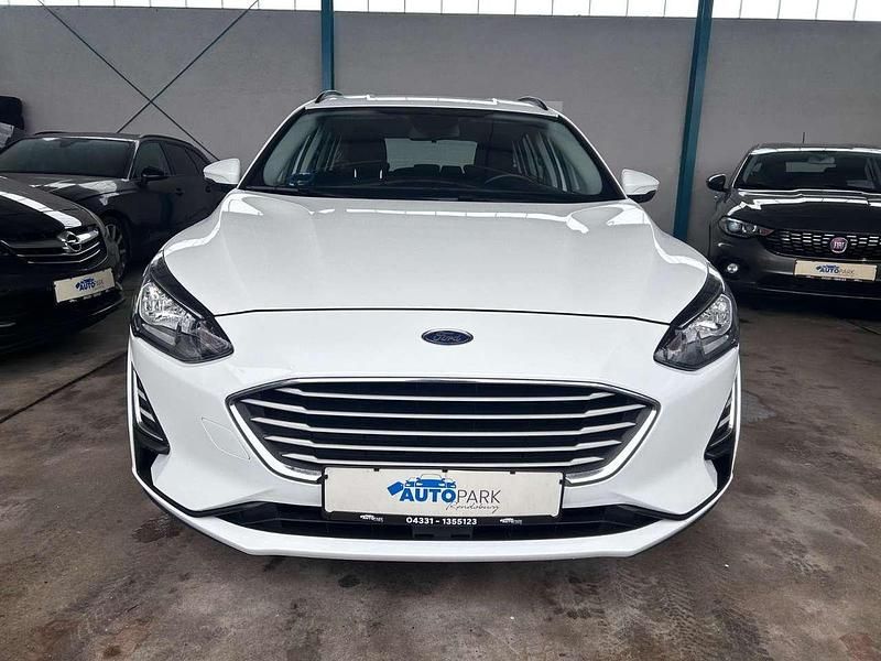 Gebraucht Ford Focus Trend 101 PS (74 kW) 2020 Weiß Kombi