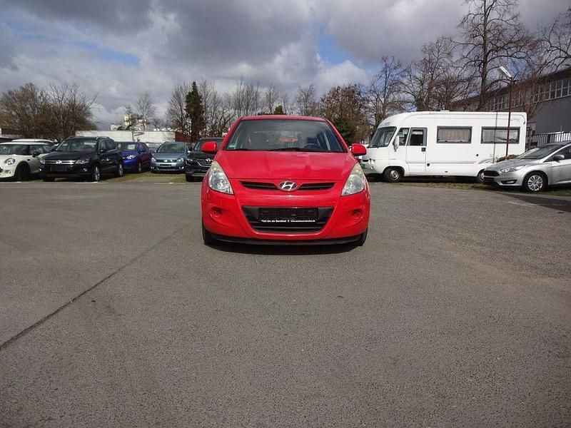 Gebraucht Hyundai i20 Edition 77 PS (56 kW) 2011 Rot Kleinwagen