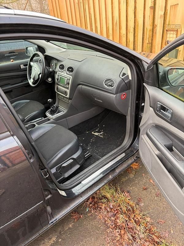 Usata Ford Focus 115 CV (84 kW) 2007 Nero Station wagon