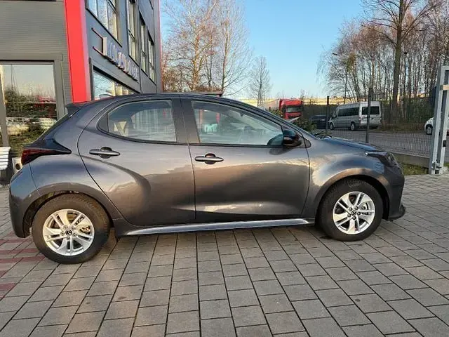 Gebraucht Mazda 2 Center-Line 92 PS (67 kW) 2024 Grau Limousine