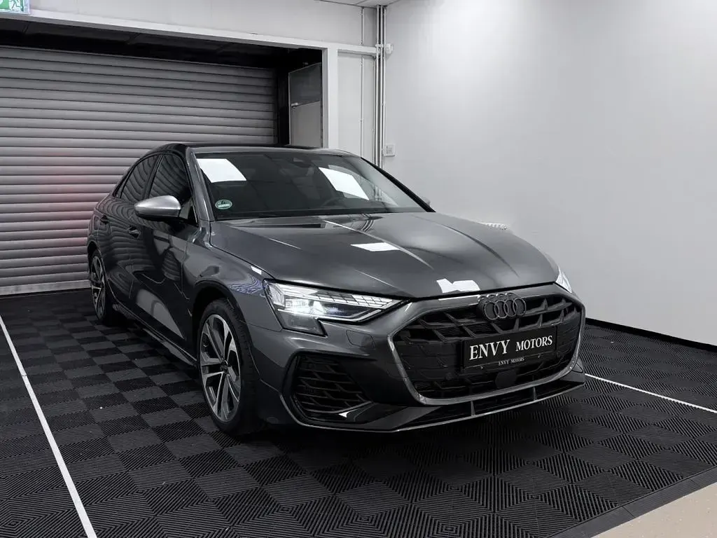 Gebraucht Audi S3 Ambiente 333 PS (244 kW) 2025 Grau Limousine