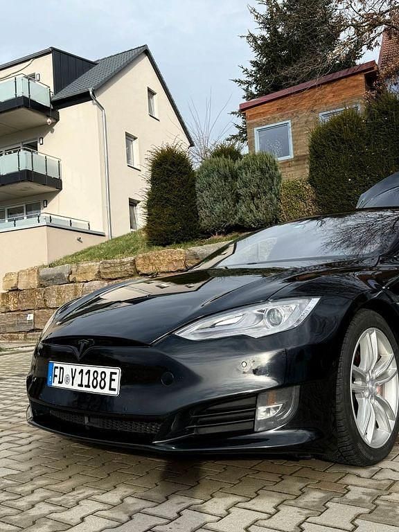 Schwarz Gebraucht 2015 Tesla Model S Kleinwagen | 22.999 € (Fairer Preis) - Bild 1/4
