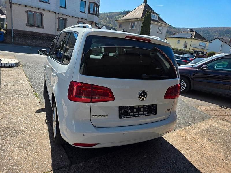 Second-hand VW Touran Cup 150 CP (110 kW) 2014 Alb Monovolum