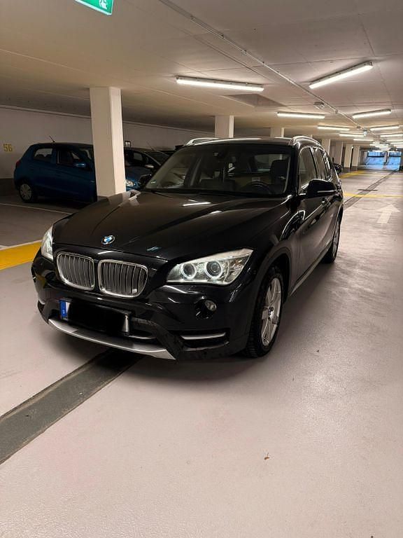 Schwarz Gebraucht 2013 BMW X1 xLine SUV | 10.850 € (Fairer Preis) - Bild 1/4