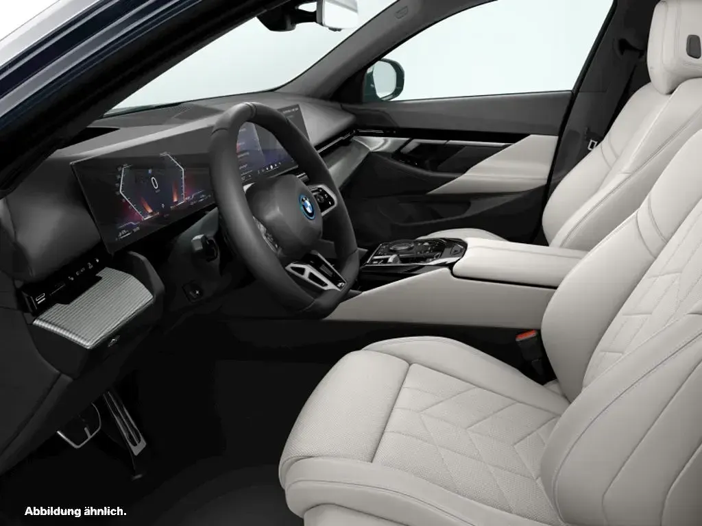 Gebraucht BMW 550e 489 PS (359 kW) 2026 Carbonschwarz metallic Kombi