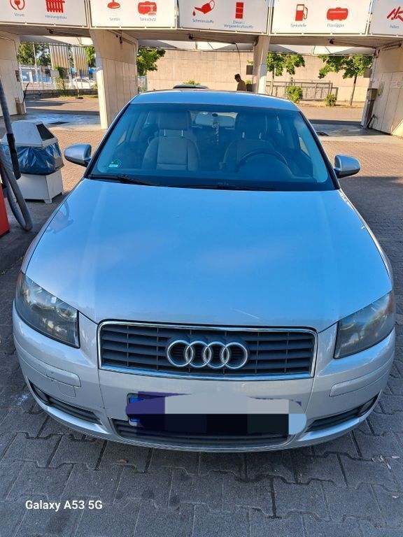 Silber Gebraucht 2003 Audi A3 Ambiente Limousine | 2.799 € (Etwas zu teuer) - Bild 1/4