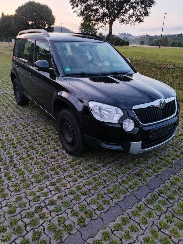 Schwarz Gebraucht 2012 Skoda Yeti SUV | 2.950 € (Guter Preis) - Bild 1/4