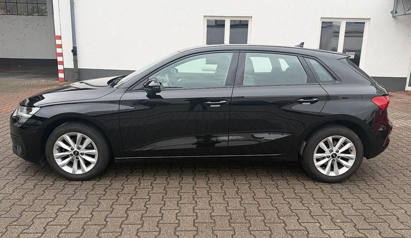 Gebraucht Audi A3 Basis 116 PS (85 kW) 2023 Schwarz Limousine