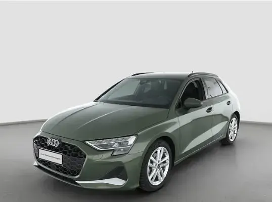 Gebraucht Audi A3 Advanced 116 PS (85 kW) 2024 Distriktgrün Limousine