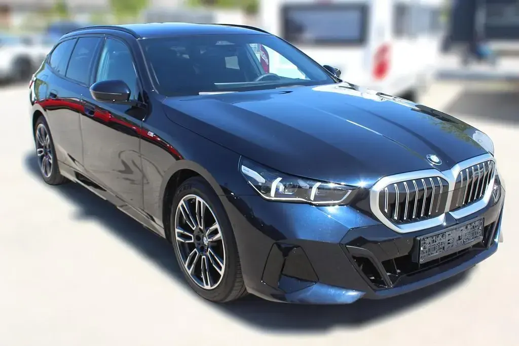 Gebraucht BMW 520 M Sport 208 PS (152 kW) 2025 Schwarz Kombi