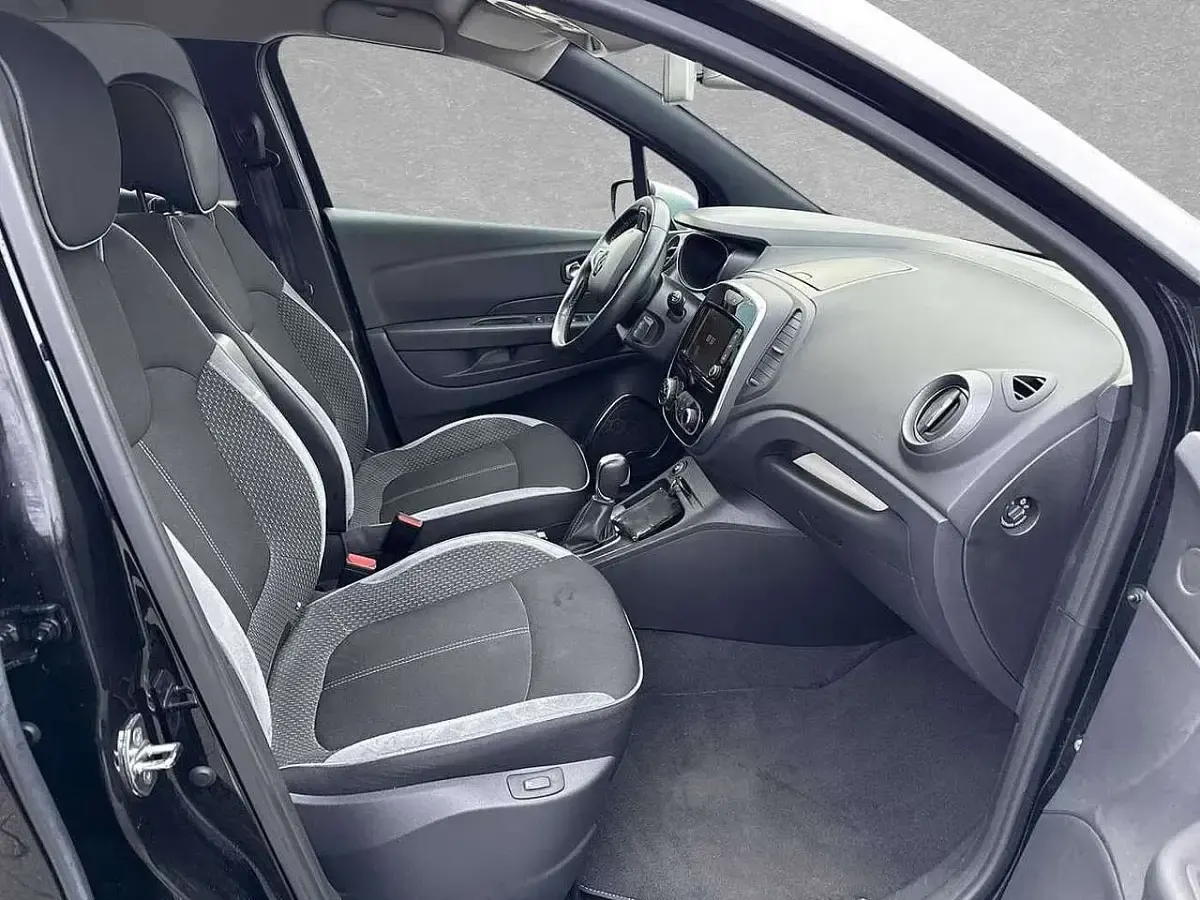 Gebraucht Renault Captur Bose Edition 120 PS (88 kW) 2018 Schwarz (black pearl metallic) SUV