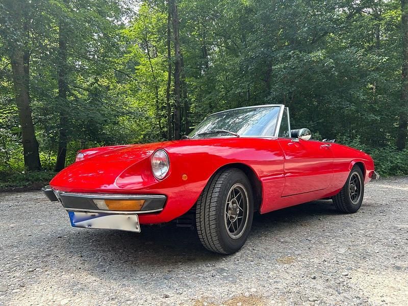 Rot Gebraucht 1972 Alfa Romeo GT Junior Cabrio | 16.800 € - Bild 1/4