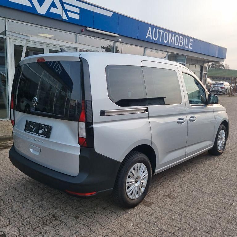 Gebraucht VW Caddy Basis 102 PS (75 kW) 2023 Silber Van / Kleinbus