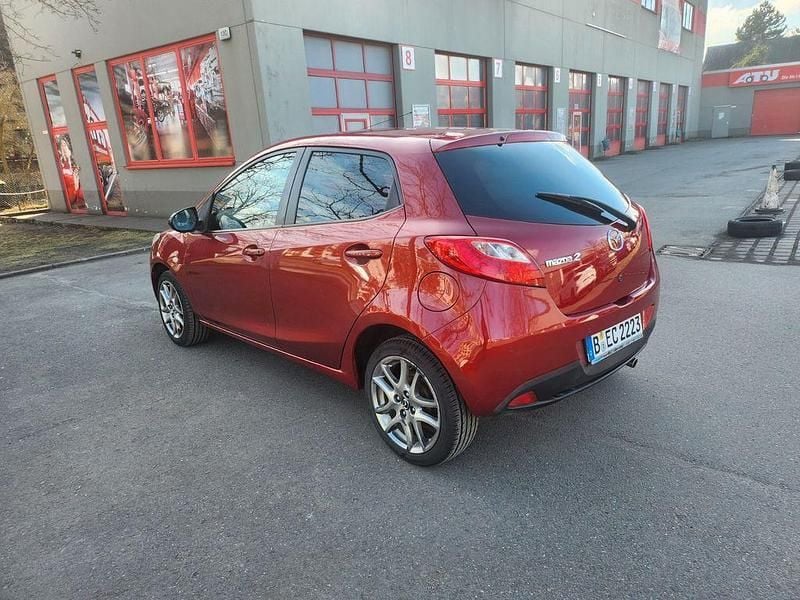 Gebraucht Mazda 2 Kenko 84 PS (61 kW) 2013 Rot Kleinwagen