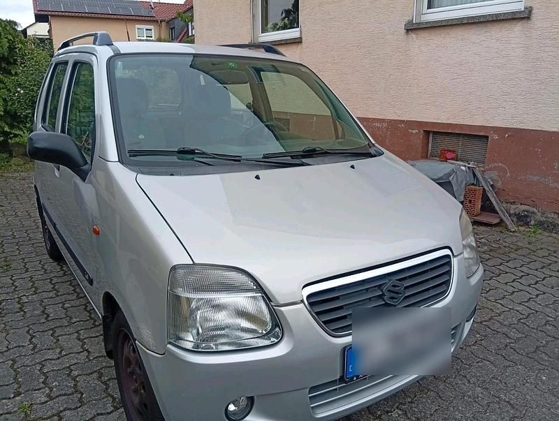 Grau Gebraucht 2001 Suzuki Wagon R+ Van | 890 € (Fairer Preis) - Bild 1/4