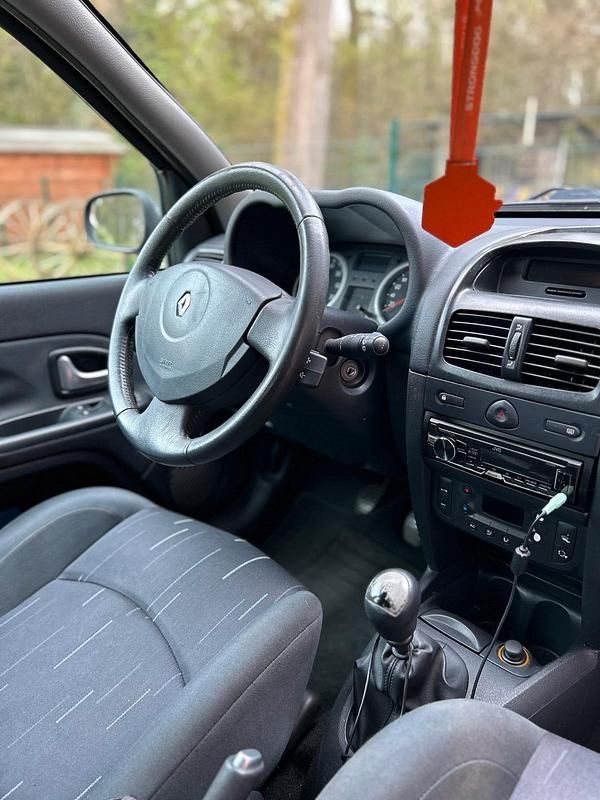 Gebraucht Renault Clio II Dynamique 75 PS (55 kW) 2006 Schwarz Kleinwagen