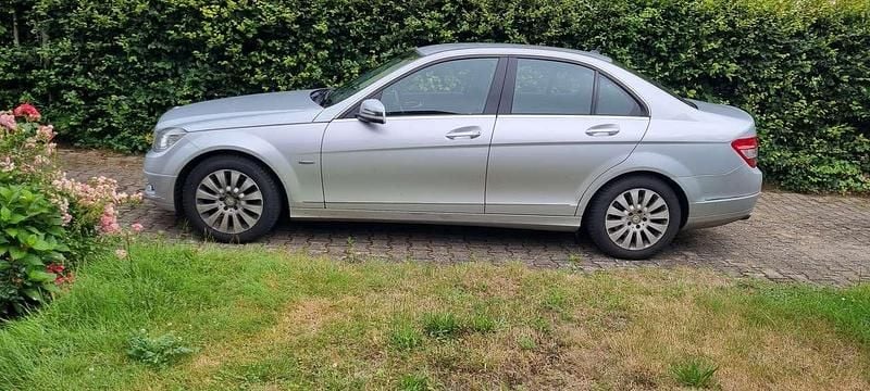Silber Gebraucht 2009 Mercedes C220 Limousine | 7.300 € (Guter Preis) - Bild 1/3