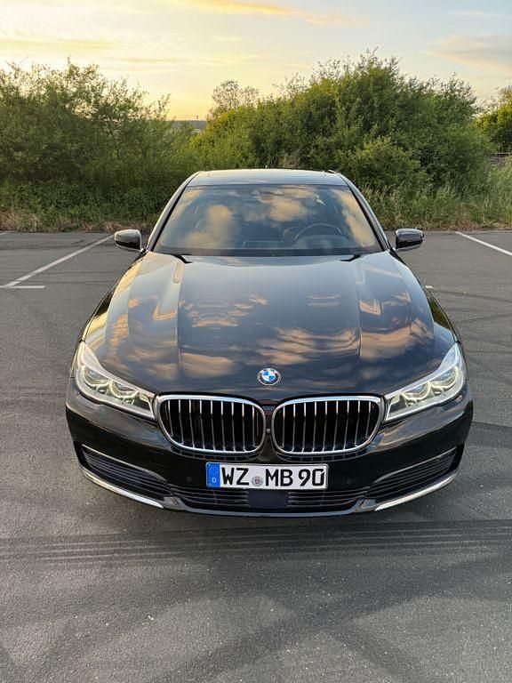 Schwarz Gebraucht 2016 BMW 740 Limousine | 24.490 € (Superpreis) - Bild 1/4