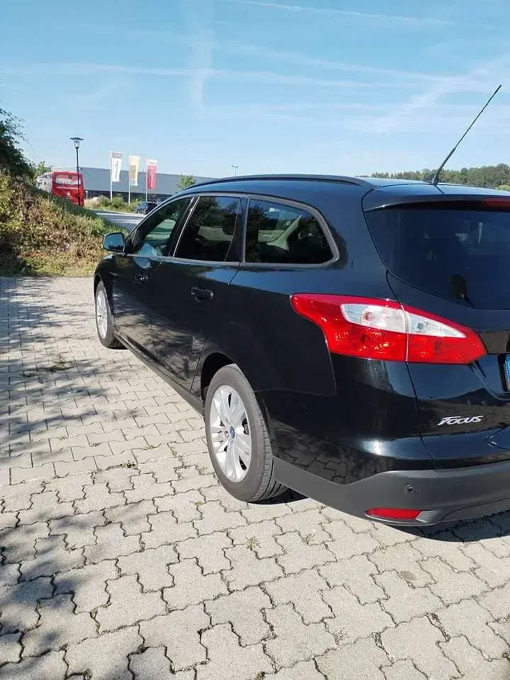 Gebraucht Ford Focus Trend 125 PS (91 kW) 2014 Schwarz Kombi