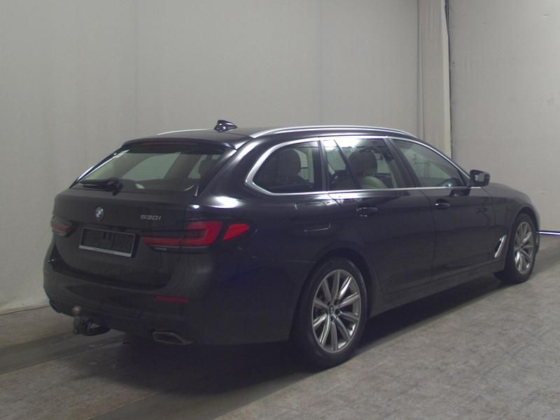 Gebraucht BMW 530 Sport Line 252 PS (185 kW) 2022 Black sapphire metallic Kombi