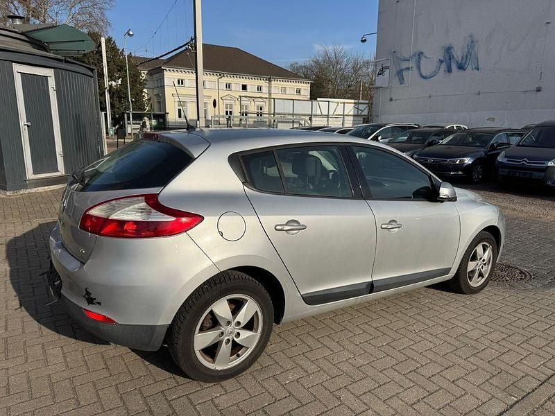 Gebraucht Renault Mégane 131 PS (96 kW) 2010 Grau Limousine