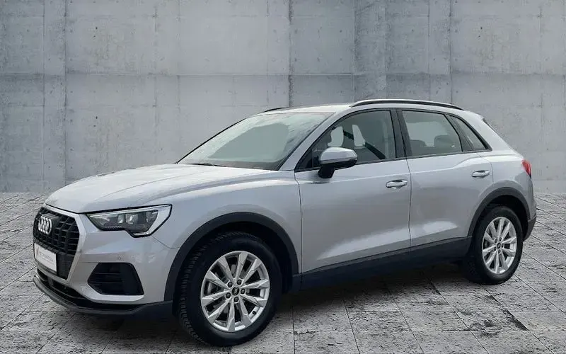 Gebraucht Audi Q3 Comfort 150 PS (110 kW) 2023 Silber SUV