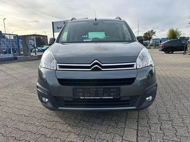 Grau Gebraucht 2017 Citroën Berlingo SELECTION Van / Kleinbus | 8.999 € (Fairer Preis) - Bild 1/4