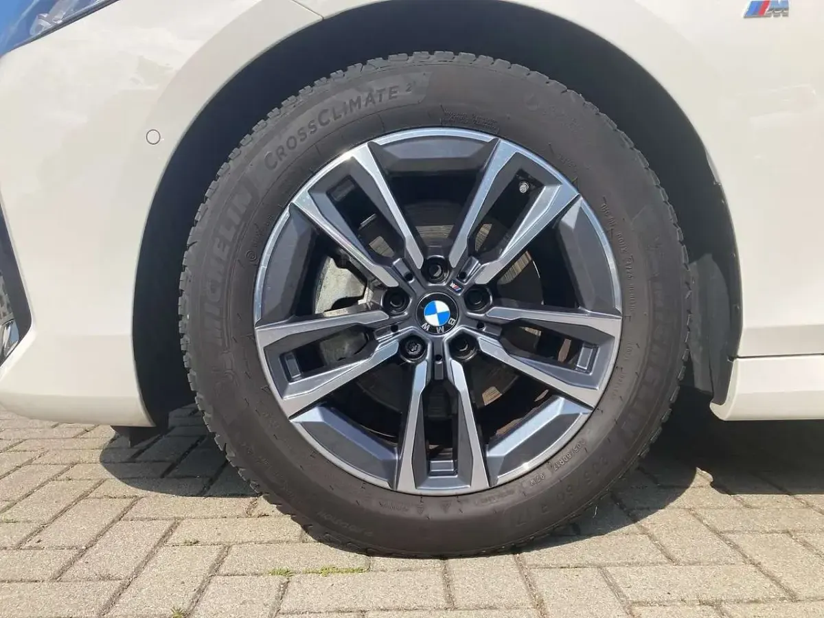 Gebraucht BMW 220 Active Tourer M Sport 170 PS (125 kW) 2023 Weiß Van / Kleinbus