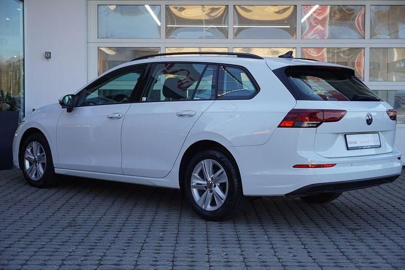 Gebraucht VW Golf VIII Life 150 PS (110 kW) 2021 Weiß Kombi