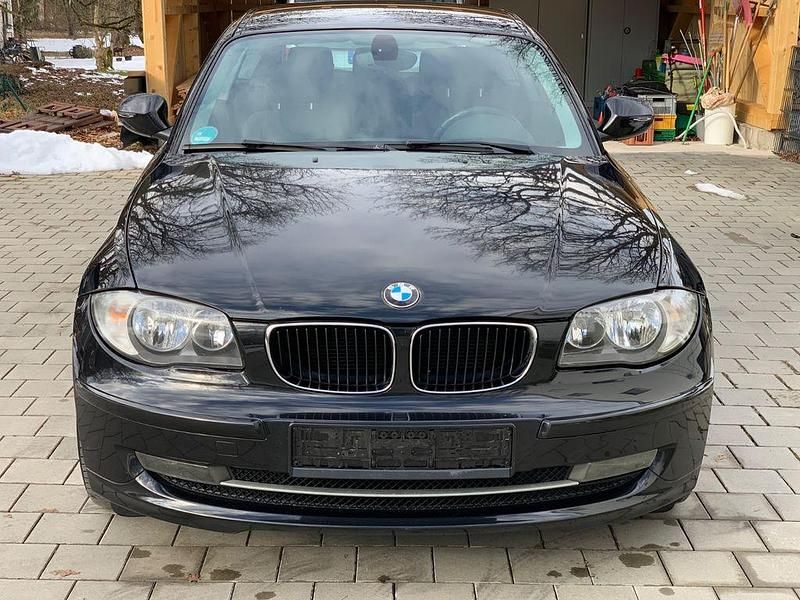 Schwarz Gebraucht 2010 BMW 118 Advantage Kleinwagen | 5.600 € (Etwas zu teuer) - Bild 1/4