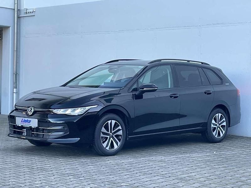 Neu VW Golf VIII 116 PS (85 kW) 2025 Grenadillschwarz metallic Kombi