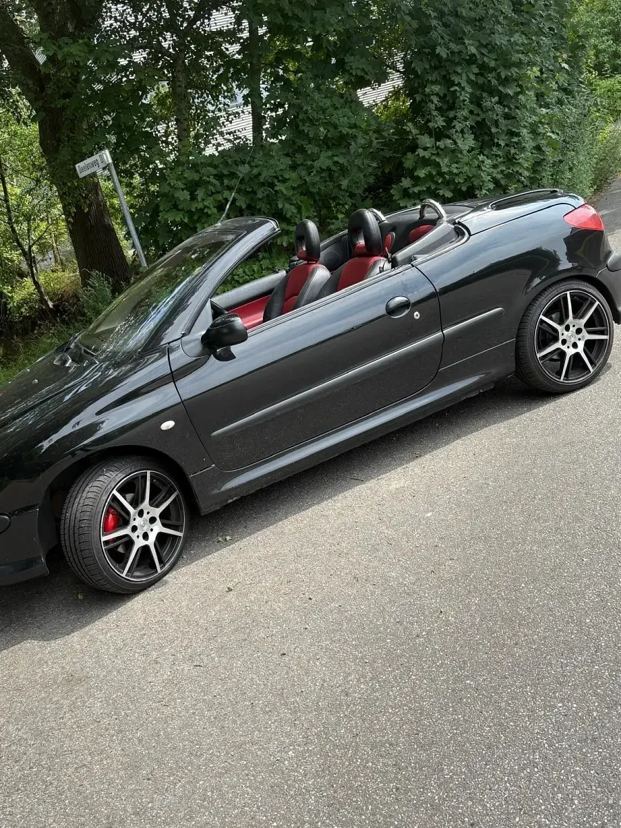 Gebraucht Peugeot 206 CC 136 PS (100 kW) 2001 Schwarz Cabrio