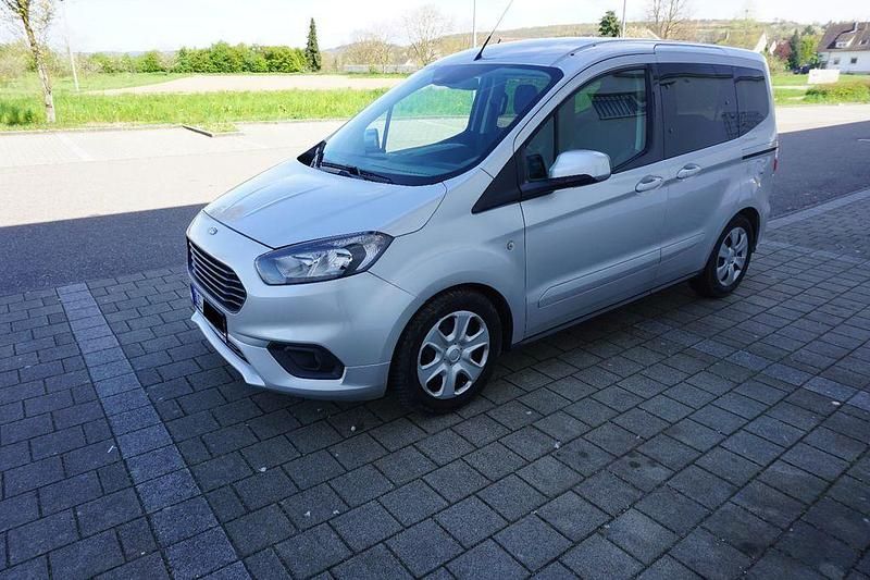 Gebraucht Ford Tourneo Courier Titanium 101 PS (74 kW) 2020 Silber Van / Kleinbus
