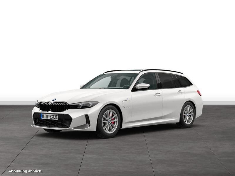 Gebraucht 2024 BMW 330e Comfort Edition Kombi | 52.017 € - Bild 1/4