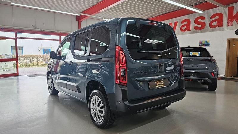 Neu Fiat Doblò 102 PS (75 kW) 2026 Blau Van / Kleinbus