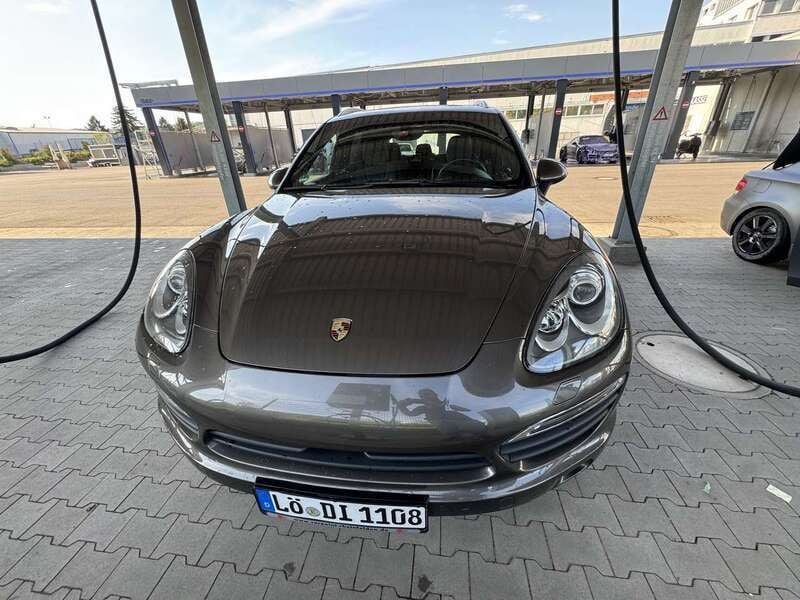 Braun Gebraucht 2011 Porsche Cayenne S E-Hybrid SUV | 21.450 € (Fairer Preis) - Bild 1/4