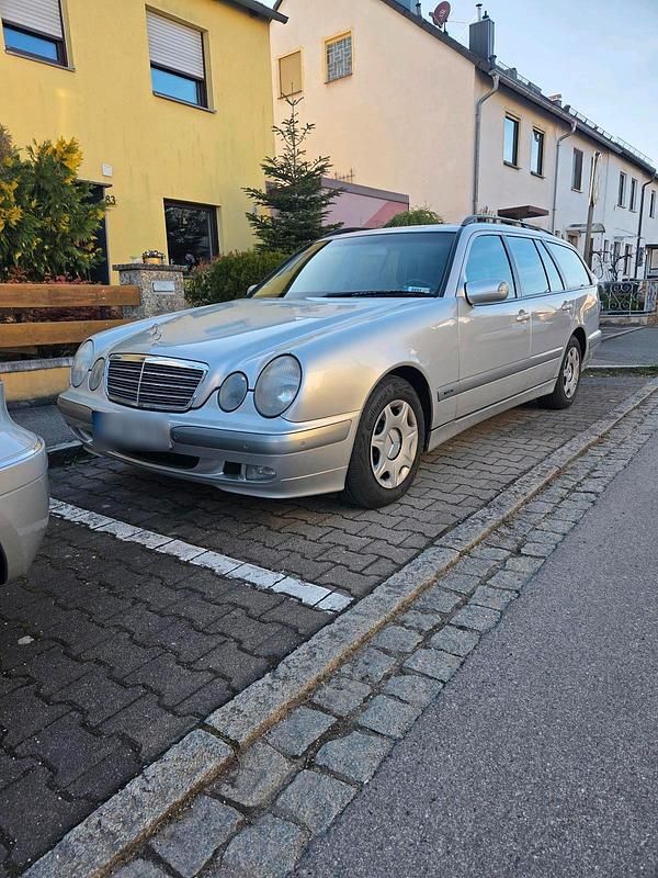 Second-hand Mercedes E200 Classic 163 CP (119 kW) 2002 Argintiu Break