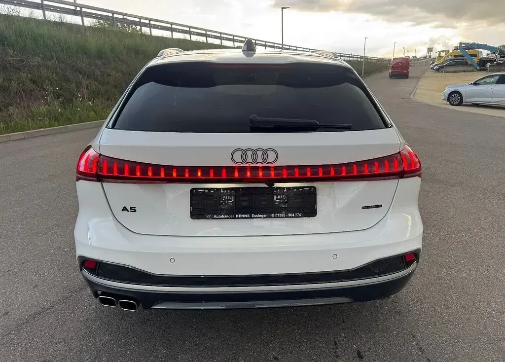 Gebraucht Audi A5 Sport 204 PS (150 kW) 2024 Arkonaweiß Kombi
