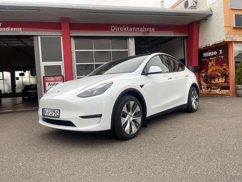 Weiß Gebraucht 2023 Tesla Model Y SUV | 33.650 € (Superpreis) - Bild 1/4
