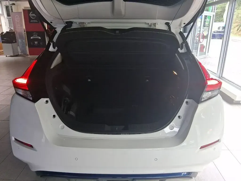Gebraucht Nissan Leaf Tekna 160 kW (218 PS) 2021 Weiß Kleinwagen