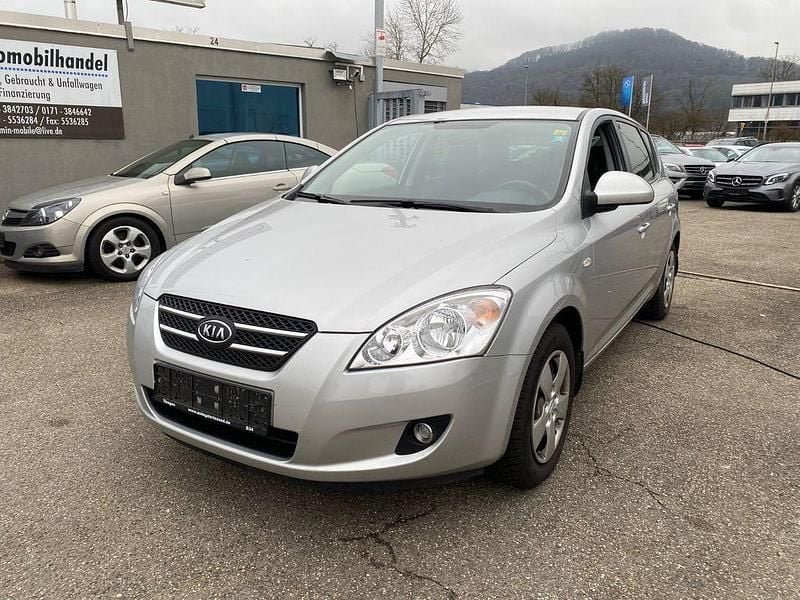 Gebraucht Kia Ceed Basis 109 PS (80 kW) 2009 Silber Kleinwagen