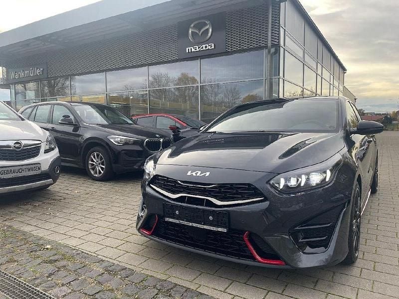 Grau Gebraucht 2024 Kia ProCeed GT Kleinwagen | 29.900 € (Fairer Preis) - Bild 1/4