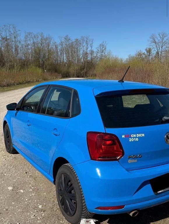 Usado VW Polo 90 HP (66 kW) 2015 Azul Sedan